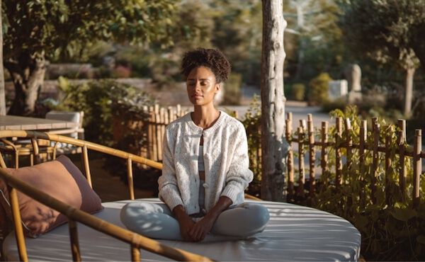 /Magazine/2022/March/25-03-2022_Beginner's meditation - master the basics in 6 mins (1).jpg